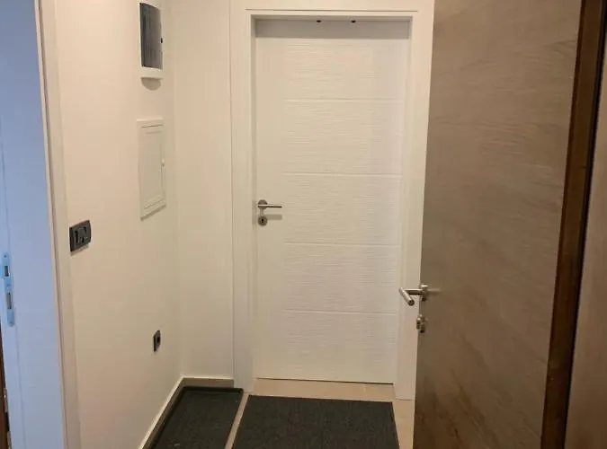 Milmari N73 & 公寓 *