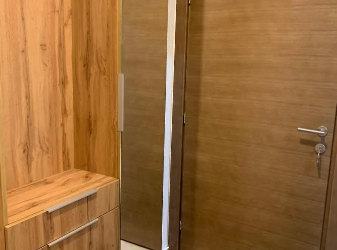 Milmari N73 & 公寓 *